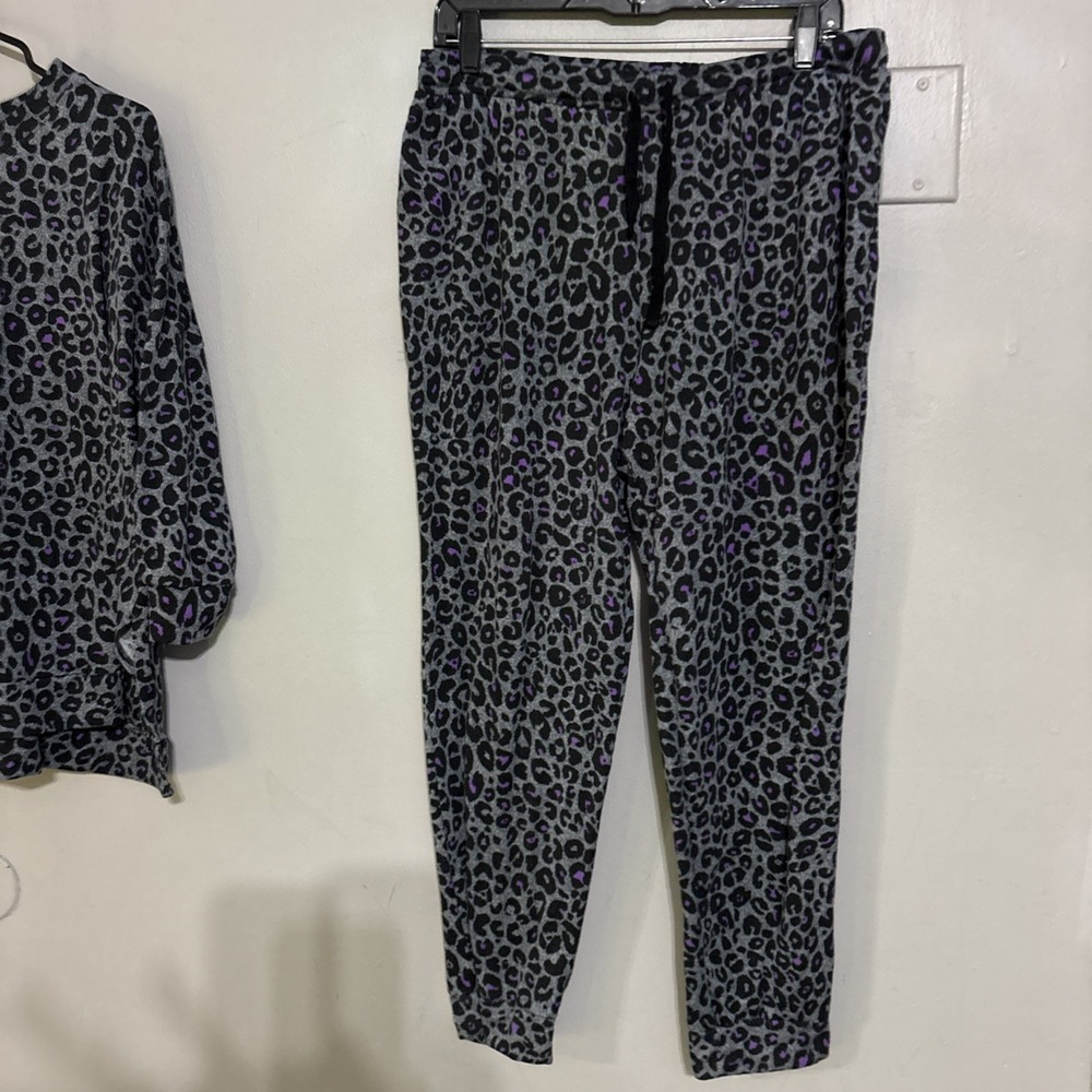 Simply Vera Vera Wang Leopard Print Grey Black Purple Pajamas Sz Lg Night Wear - Picture 9 of 13